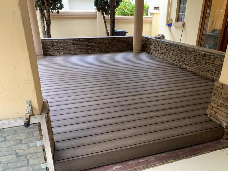 The Best Decking Materials for a High-Traffic Area